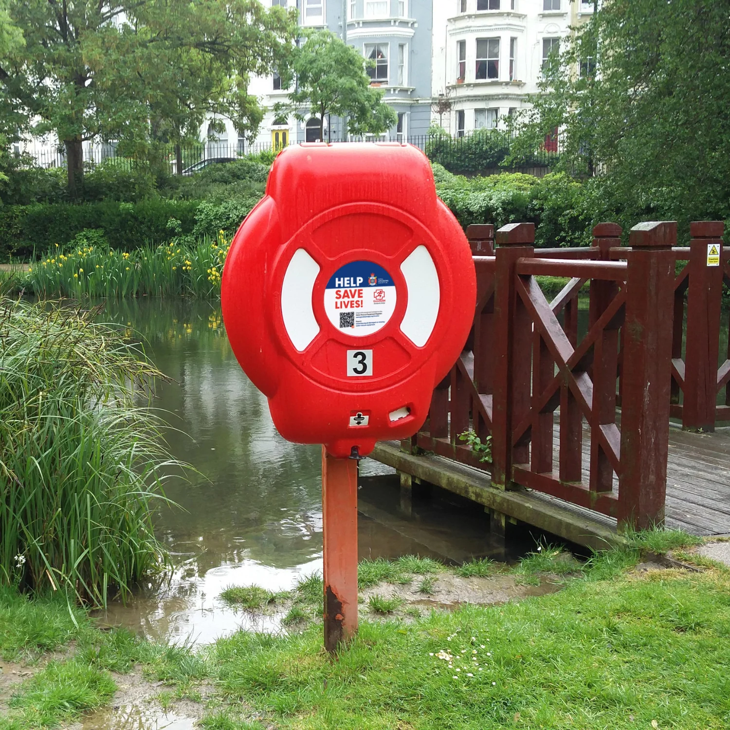 Guardian™ 600mm Lifebuoy & Housing | Glasdon - Image 4